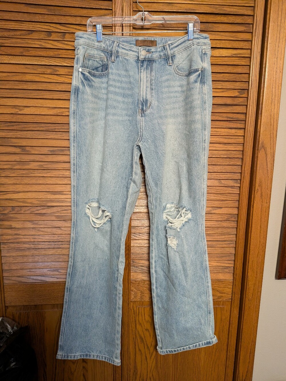 Judy Blue Women's 90s Straight Leg Jeans Distressed Knees Size 15/32 Light Wash